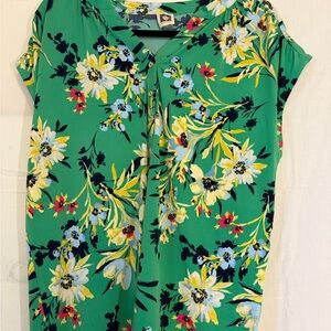 Anne Klein Green Floral V-Neck Women’s Top